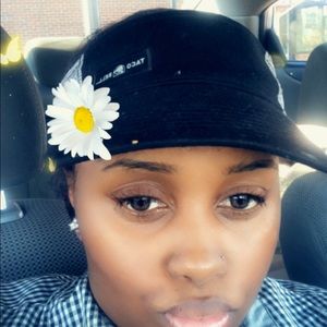 Meet your Posher, Evette